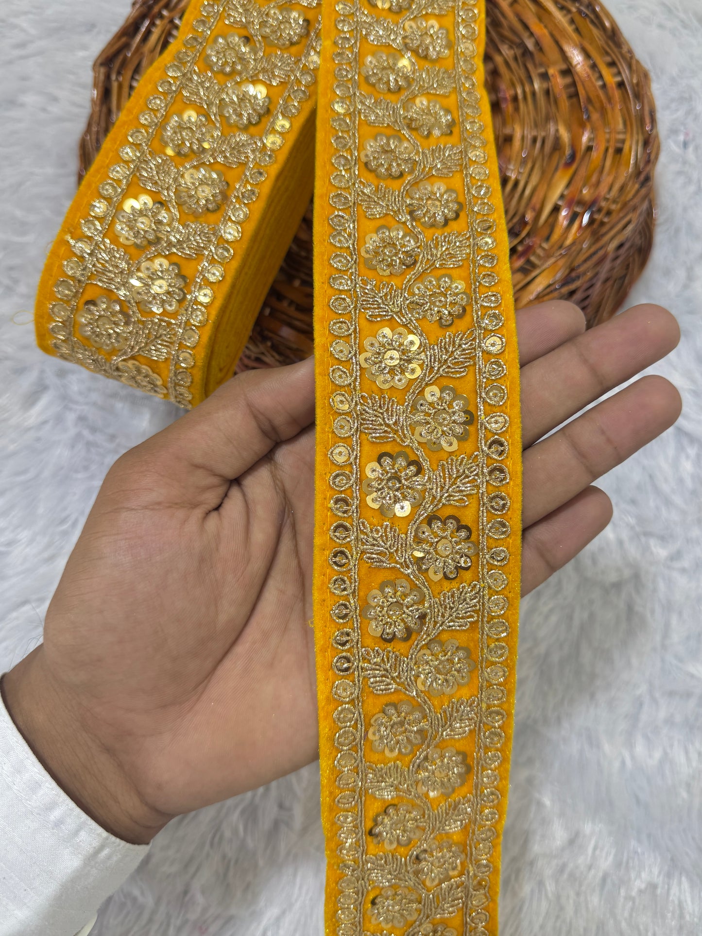 Luxury 🌸 flower Desing velvet fabrics with sequins work for lehanga dress blouse and etc pack of 9 meter lace border