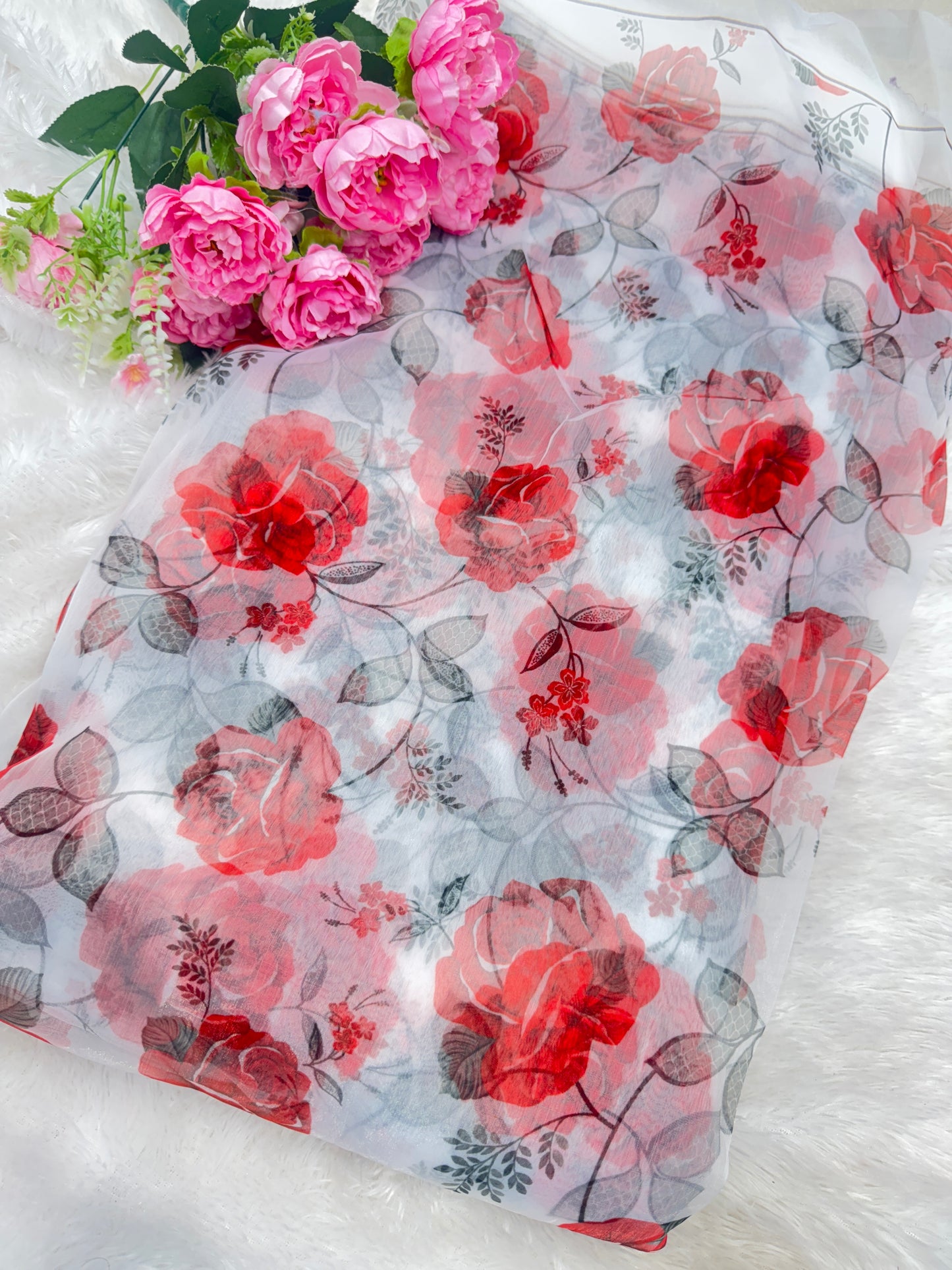 🥰Printed organza fabric 👗features a delicate floral print in a beautiful 🥹 44inch width