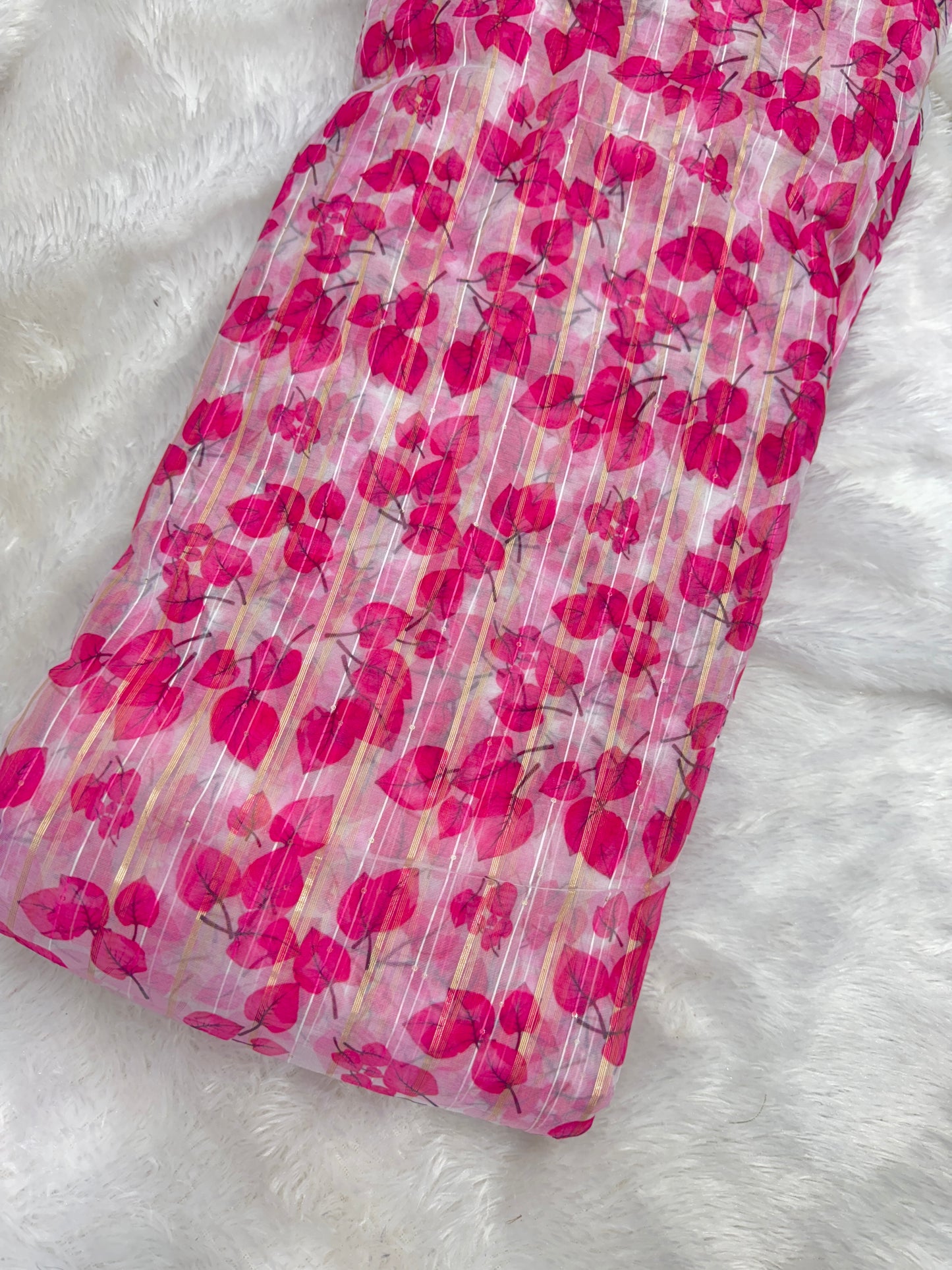 🥰Printed organza fabric 👗features a delicate floral print in a beautiful 🥹 44inch width