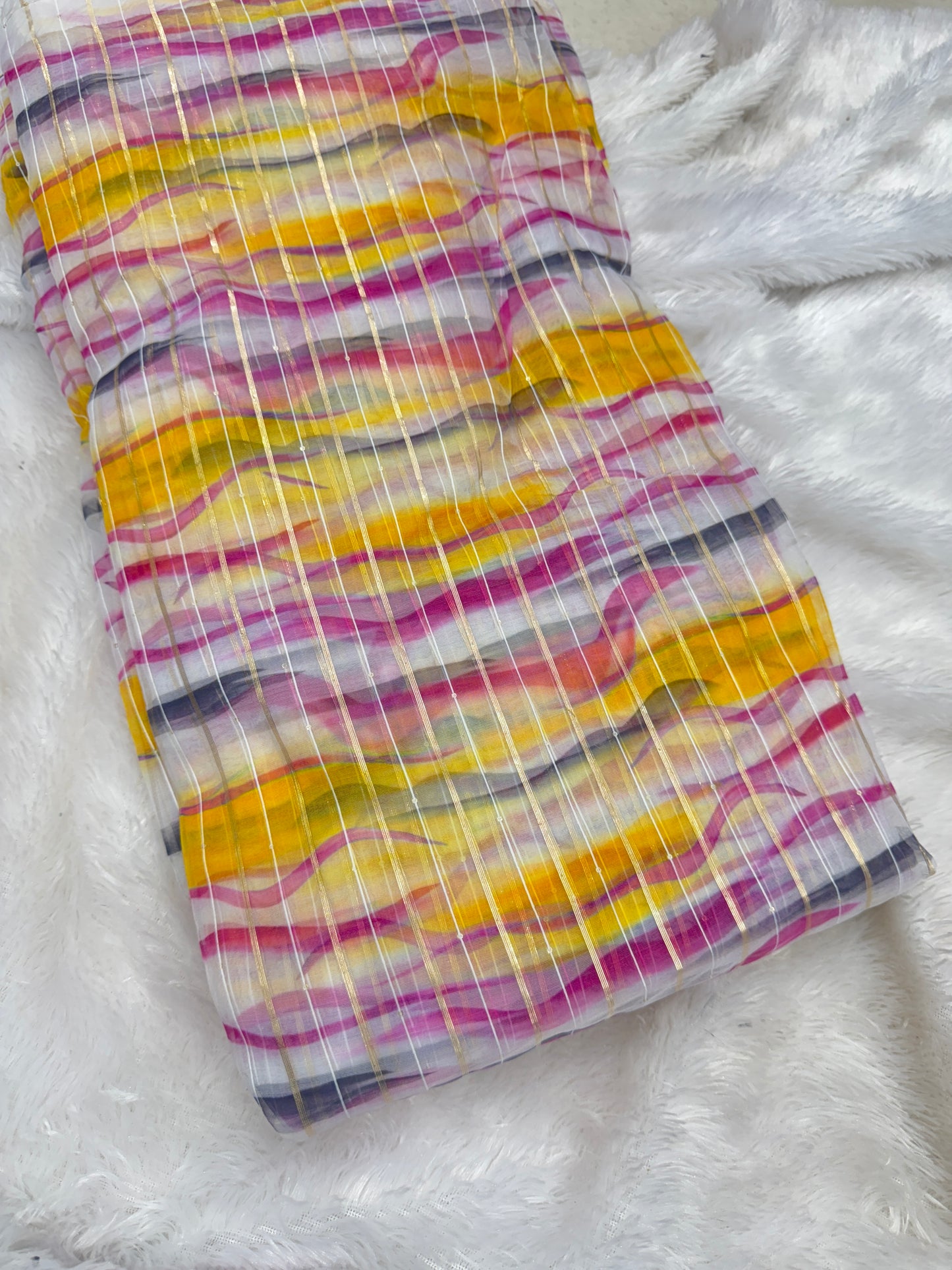 🥰Printed organza fabric 👗features a delicate floral print in a beautiful 🥹 44inch width