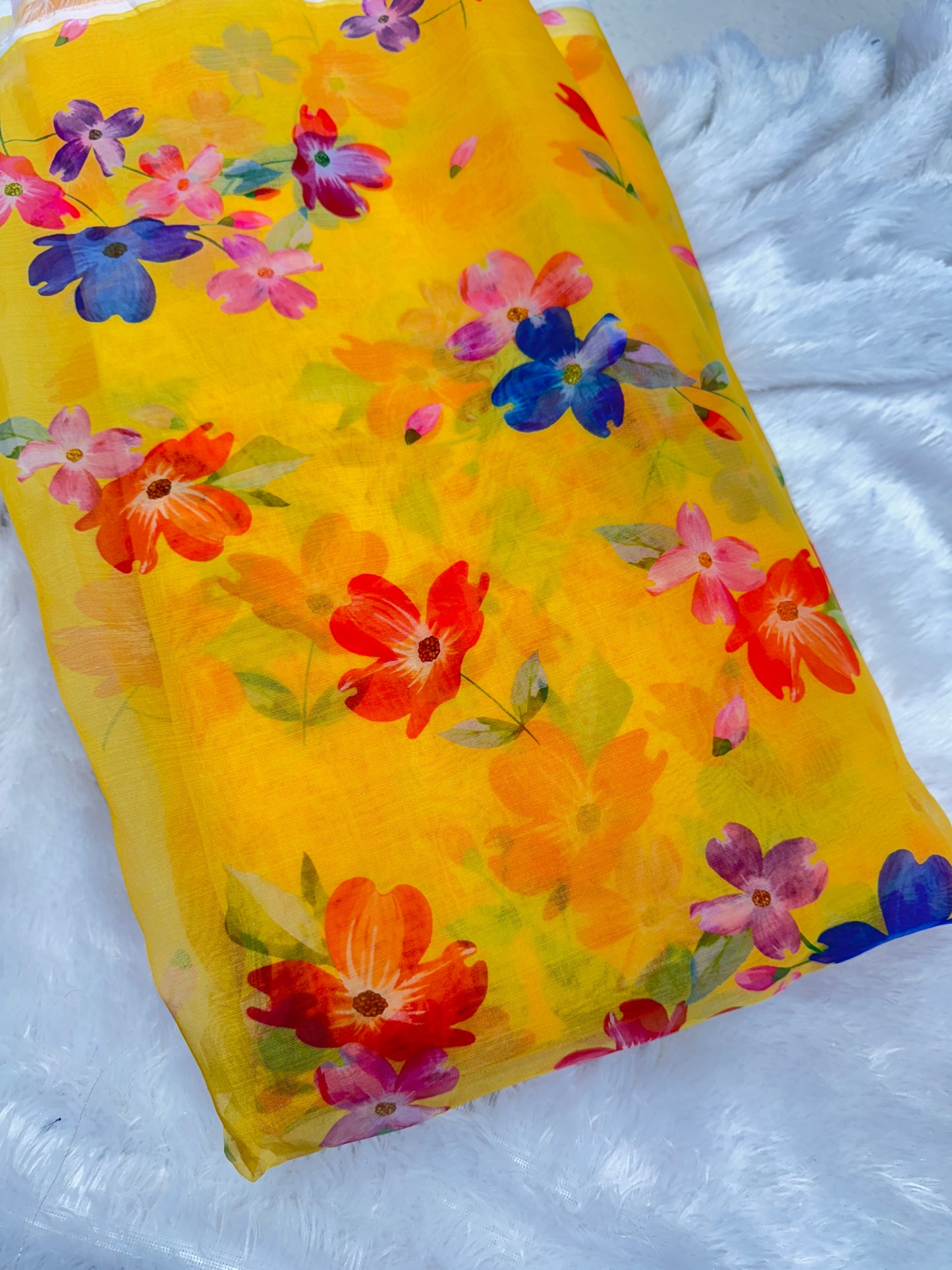 🥰Printed organza fabric 👗features a delicate floral print in a beautiful 🥹 44inch width