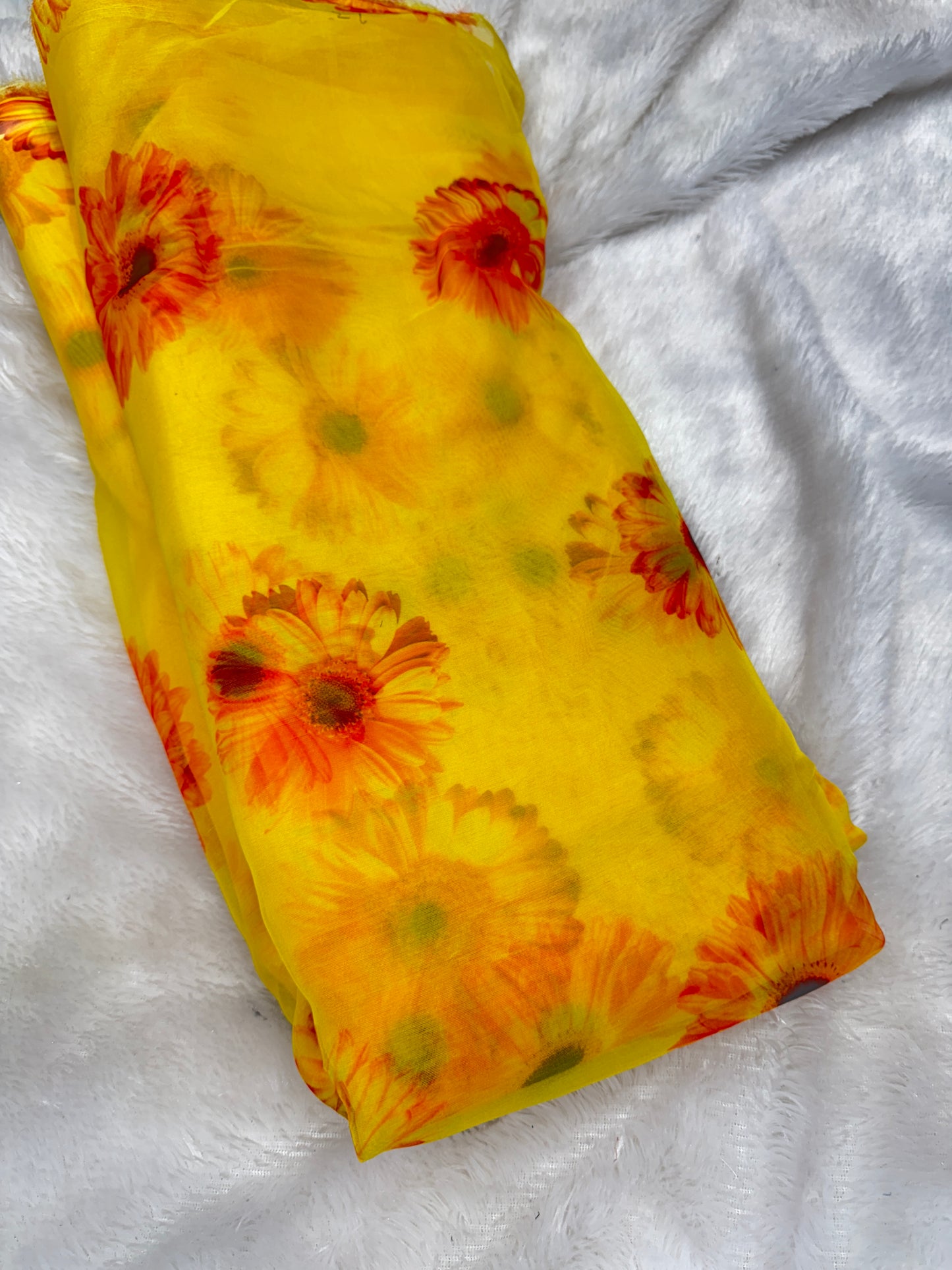 🥰Printed organza fabric 👗features a delicate floral print in a beautiful 🥹 44inch width