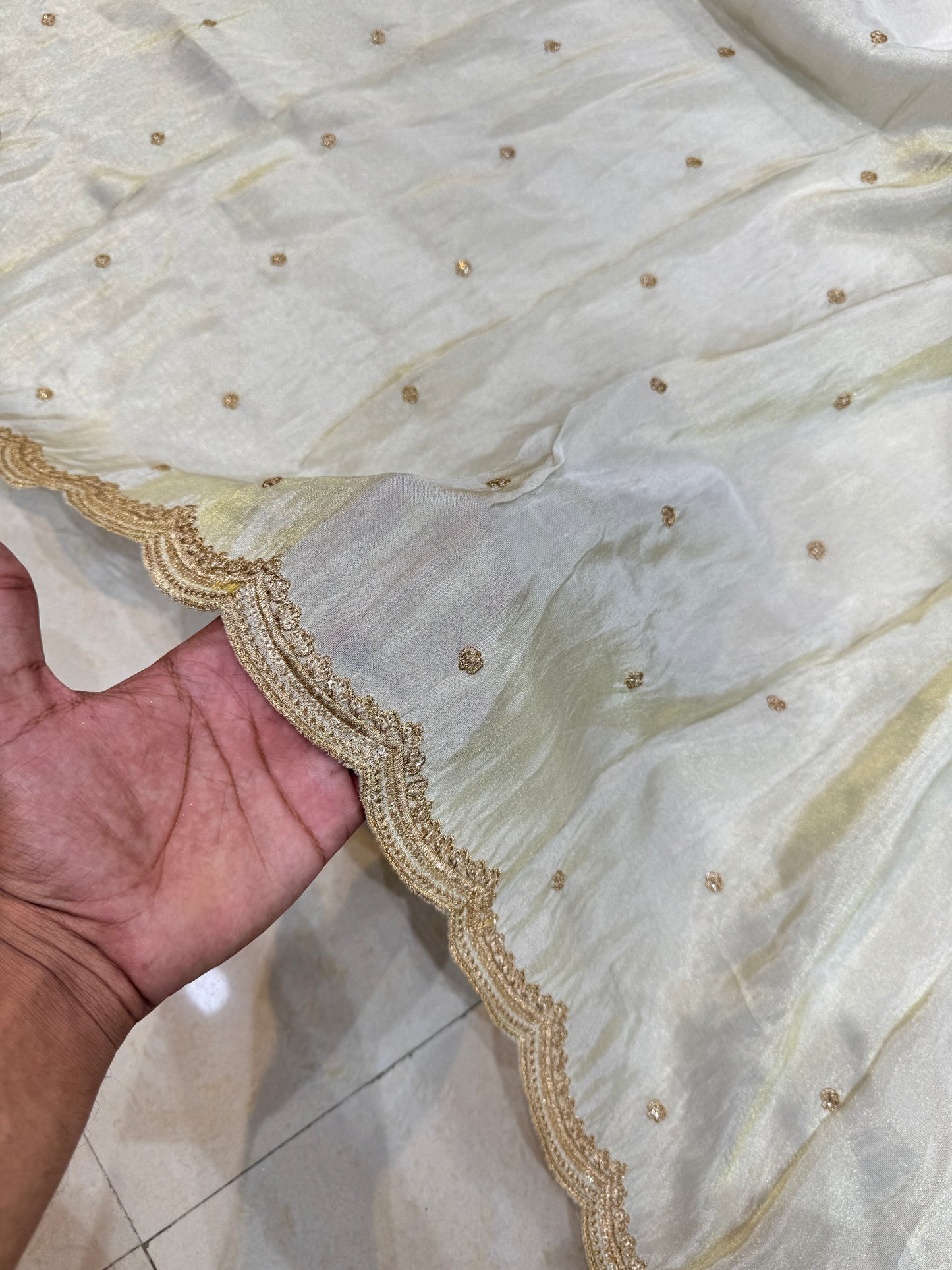 😍Premium Dyable 💕tissu Dupatta with Four-Side Golden Embroidered ☺️Border (2.25 Meter)