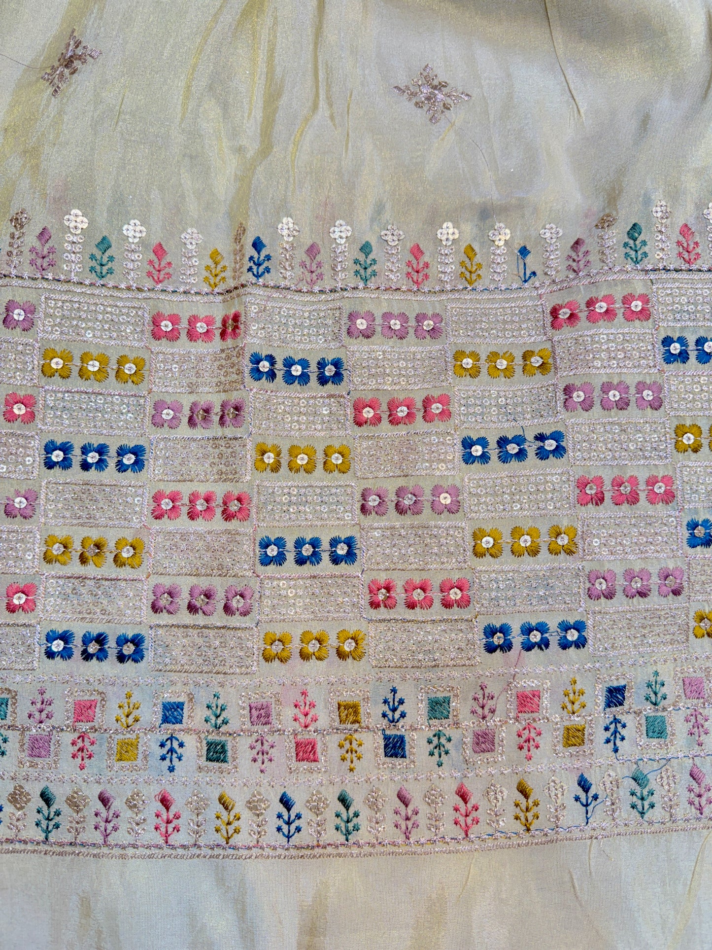 👗pure viscouse tissue zari with embroidered 🥻44-45 inch width