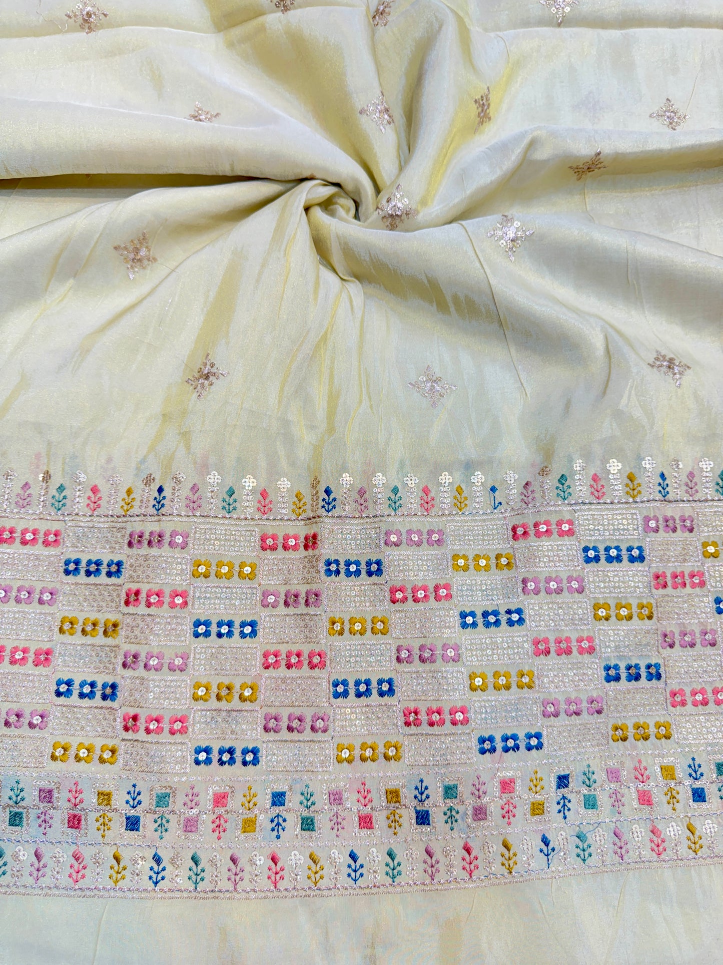 👗pure viscouse tissue zari with embroidered 🥻44-45 inch width