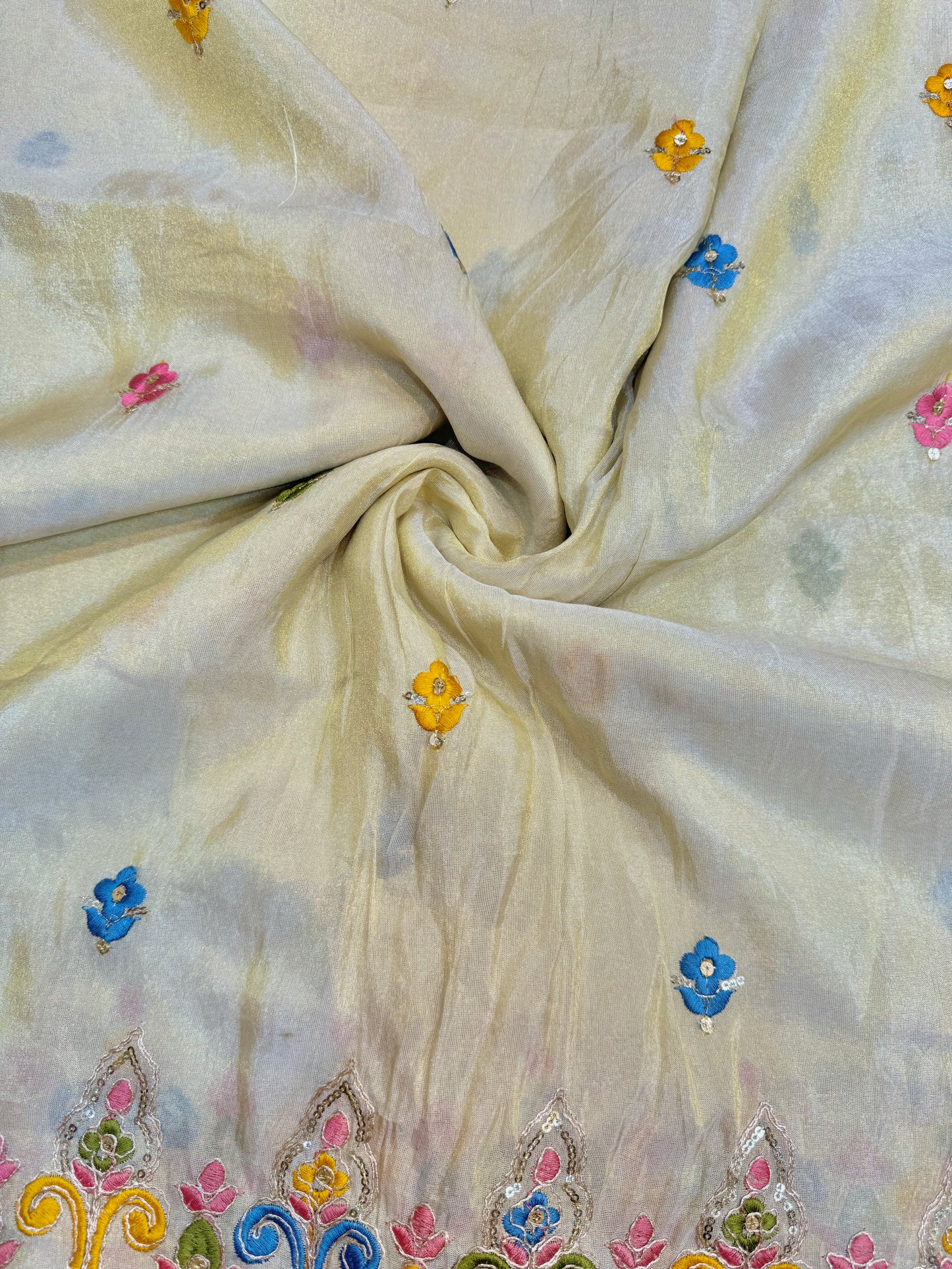 👗pure viscouse tissue zari with embroidered 🥻44-45 inch width