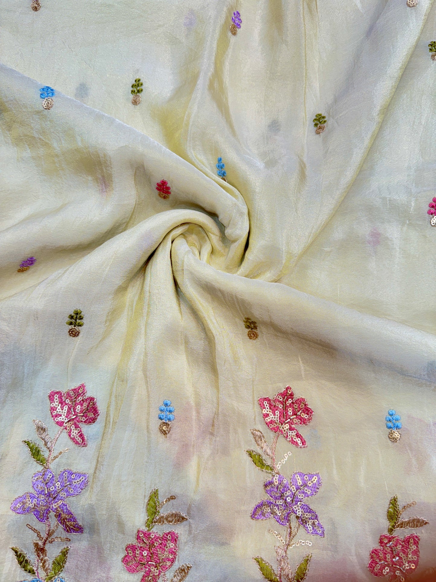 👗pure viscouse tissue zari with embroidered 🥻44-45 inch width