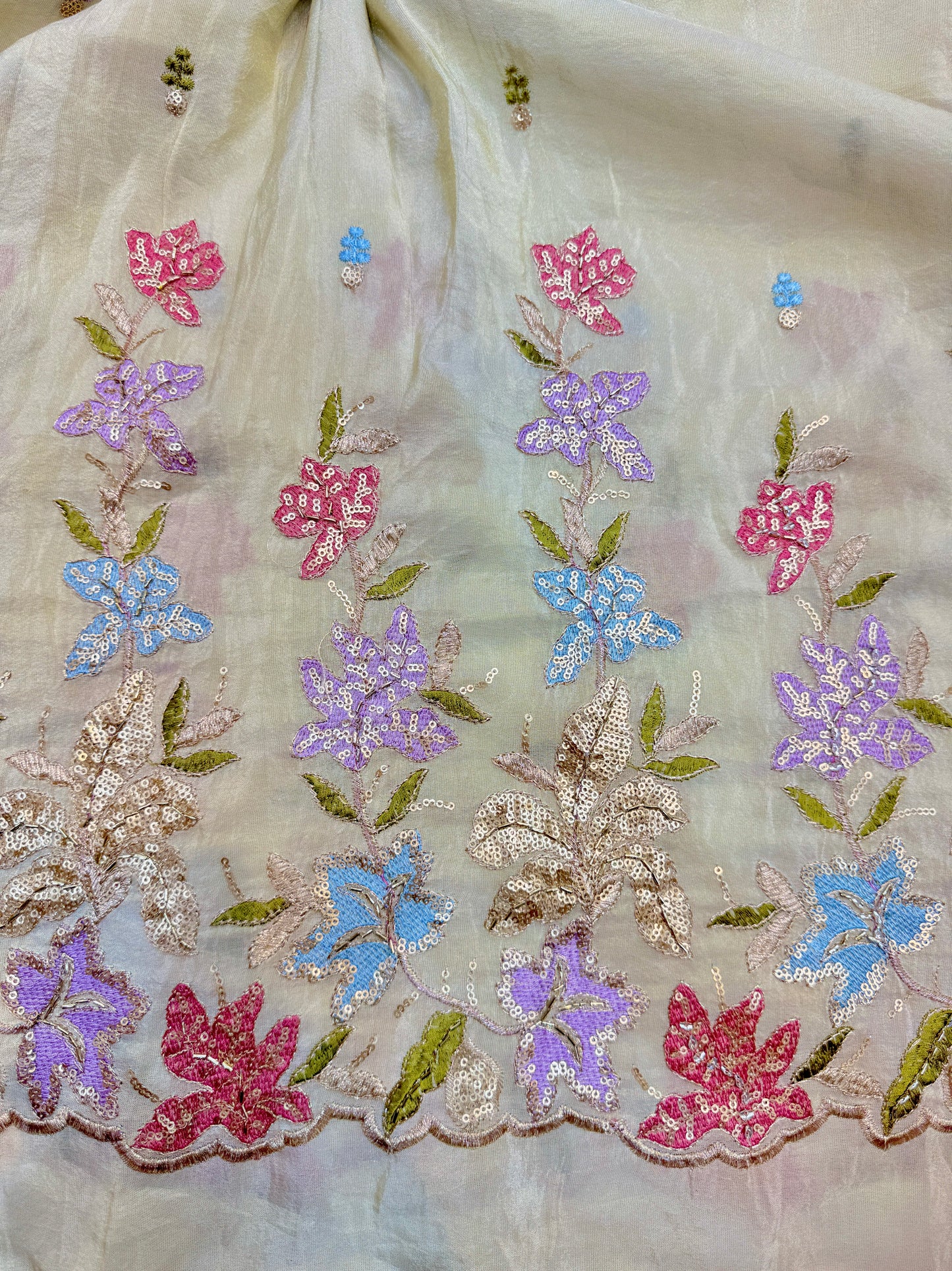 👗pure viscouse tissue zari with embroidered 🥻44-45 inch width