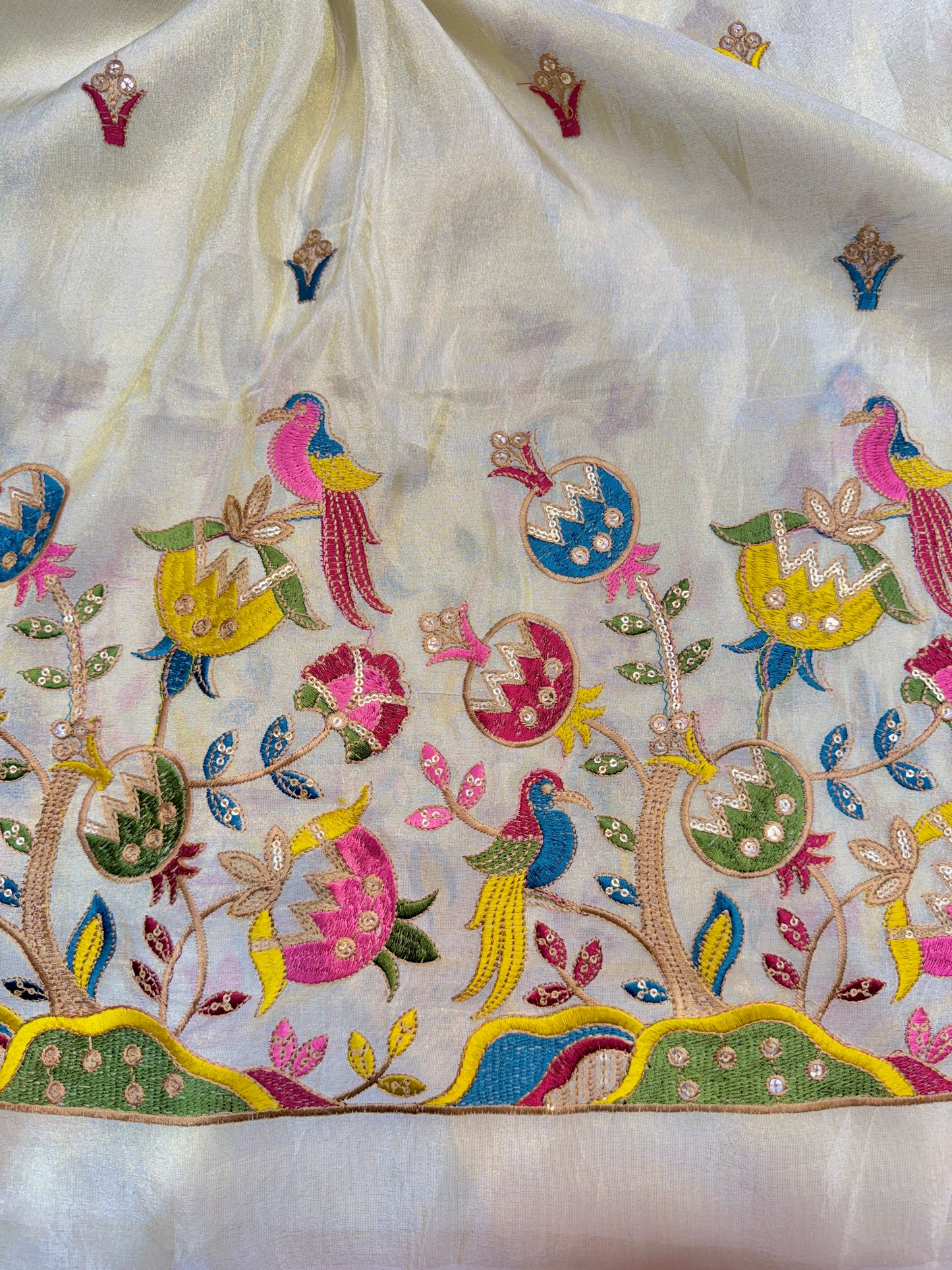 👗pure viscouse tissue zari with embroidered 🥻44-45 inch width