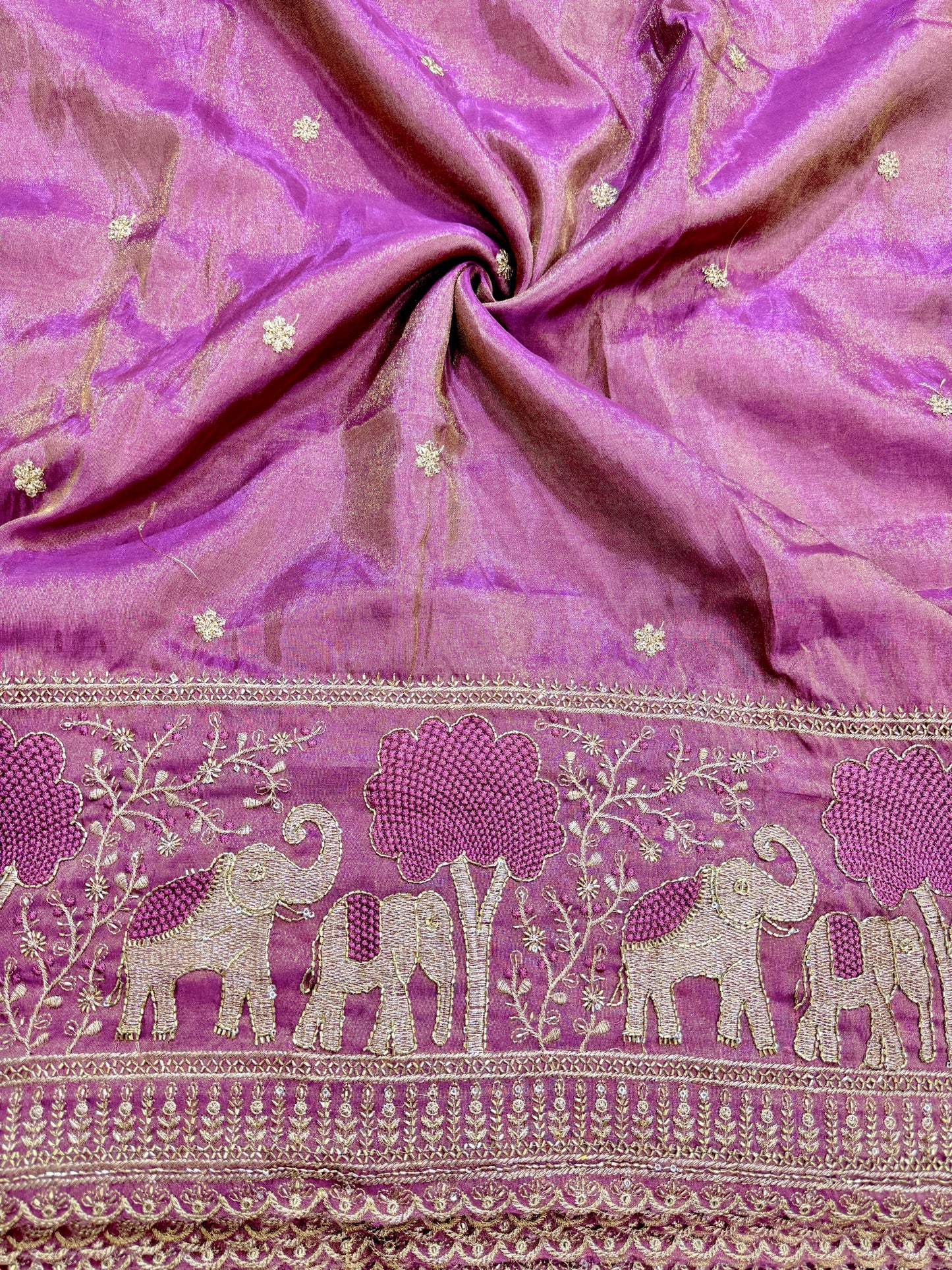 tissu with Golden Zari Elephant Border & Floral beats Weave width 44inch