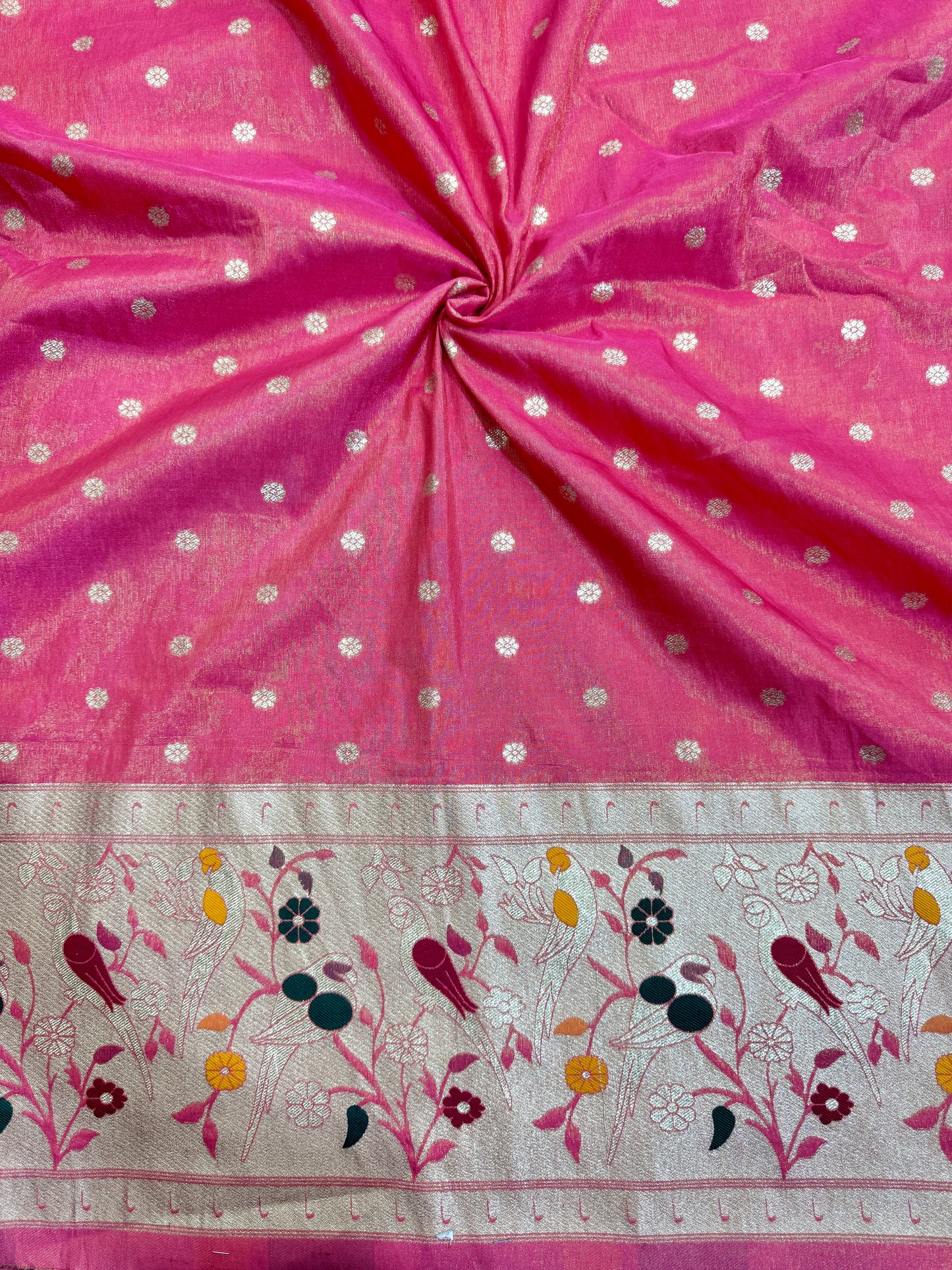 Bordure Paitanick Desing avec tissu de 44-45 cm de large, rose.