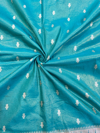 طوق بتصميم بيتانيك من قماش التيسو بعرض 44-45 سم، باللون الأزرق السماوي الداكن.