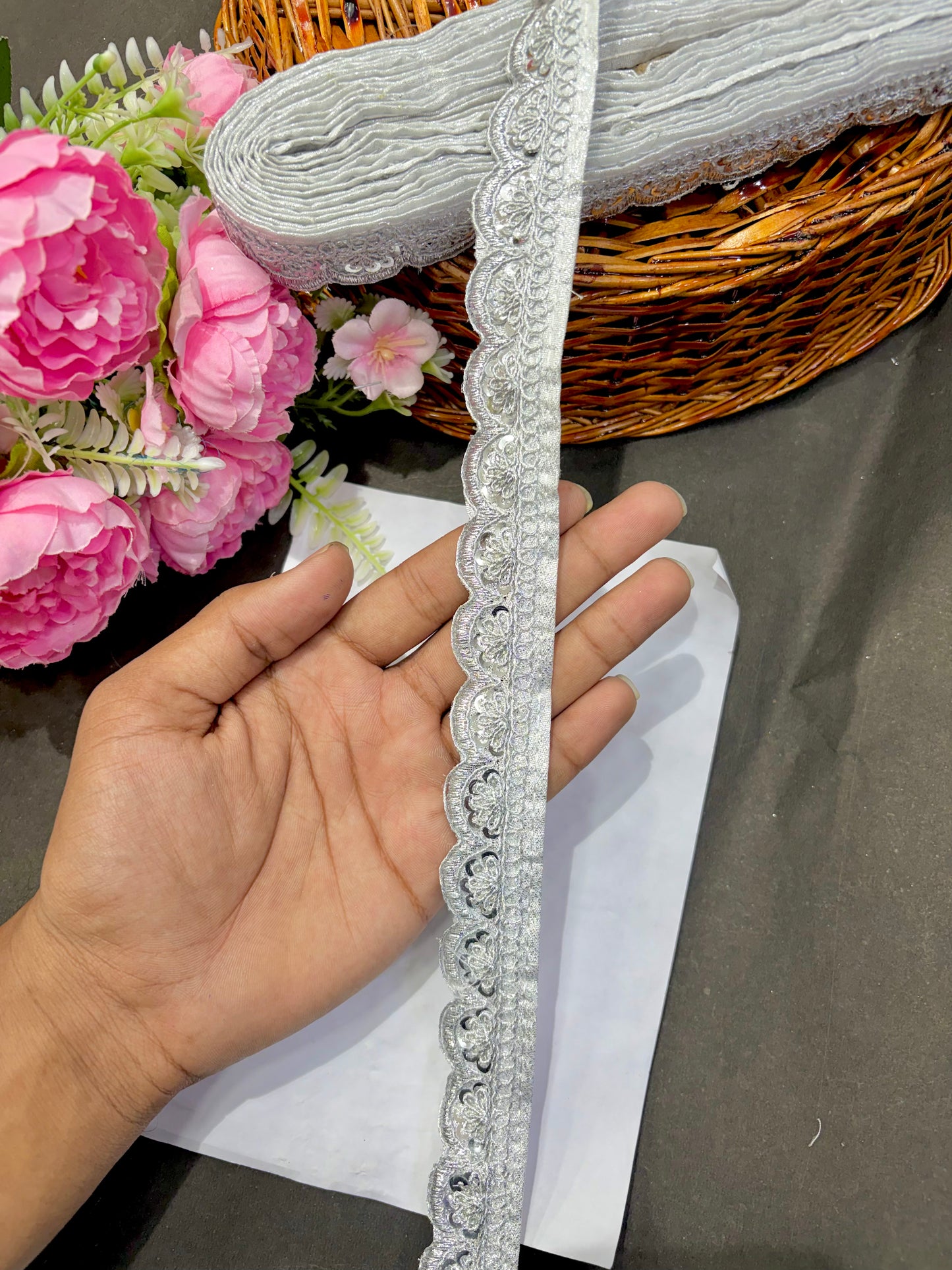 ✨Beautiful 😍Raw silk lace royal zari embroidered lace border 1inch (pack of 9 meter )