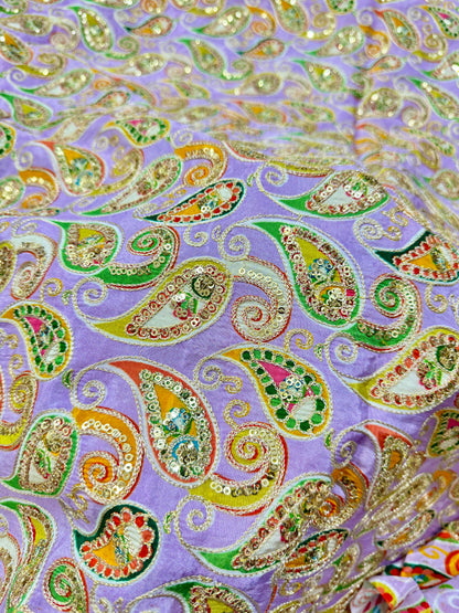 👗نسيج كريب طبيعي فاخر مطبوع بنقشة زهور مطرزة مع ترتر، عرض 44 بوصة، لون الخزامى