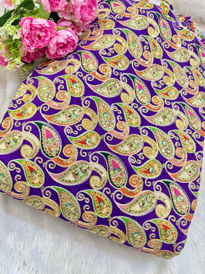 👗CRÈPE NATUREL DE LUXE, IMPRIMÉ FLEURI, BRODERIE AVEC PAPILLOTTES, LARGEUR 44 POUSSES