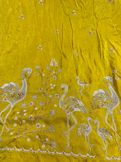 👗🥻نسيج فيسكوز فاخر يدوي الصنع مع تطريز على القماش - تطريز يدوي يدوي على شكل بيع Swan &amp; Floral Motif، عرض 60 بوصة