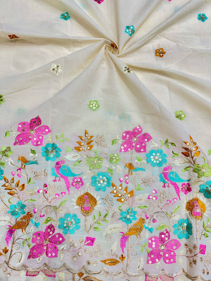 Tissu en coton Kora avec une magnifique broderie 🧵 au bord, motif floral 💐🌸, largeur 44-45 (teintable) ✅