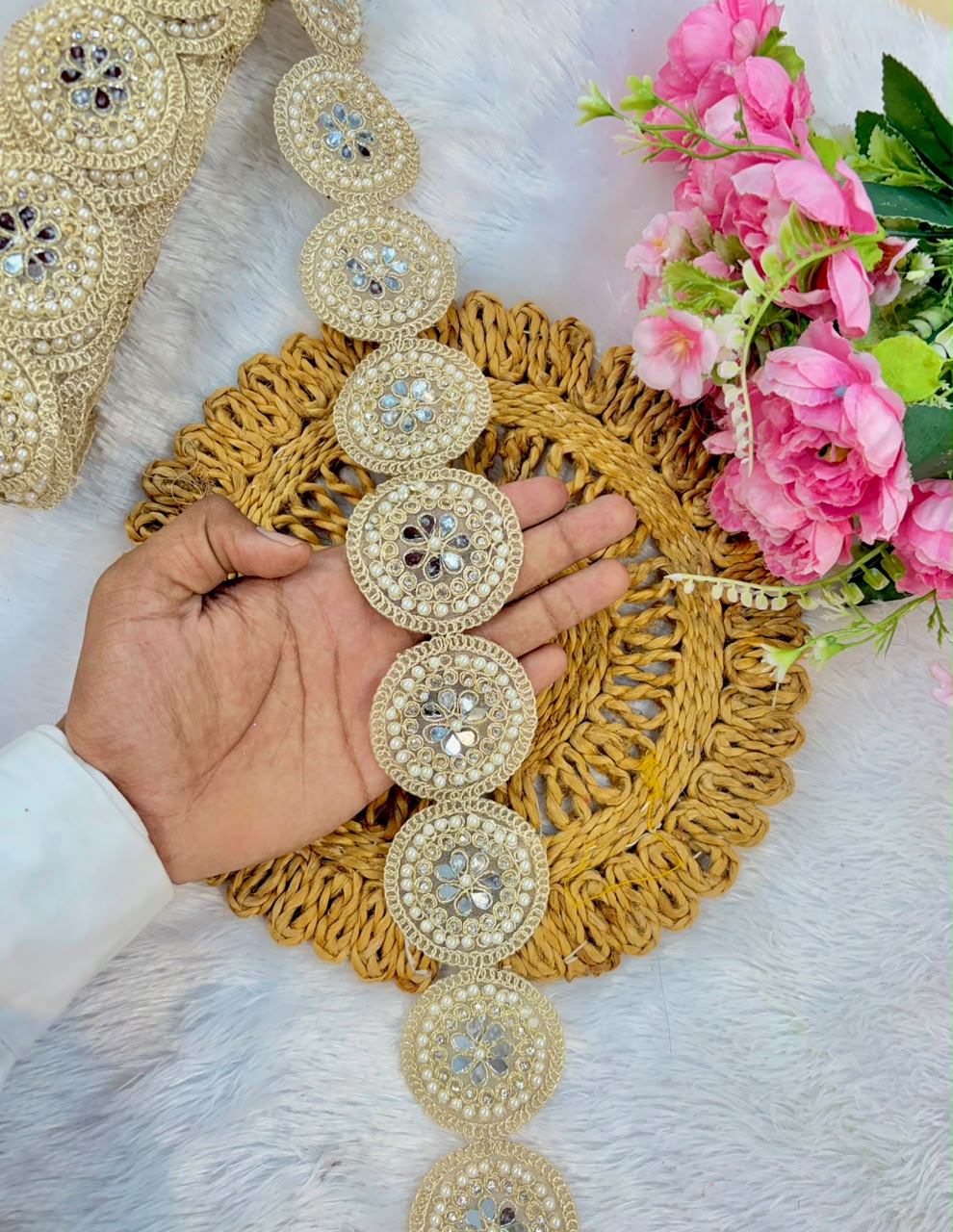 Exclusive circle ⭕️ Mirror pearl Lace border pack of 9metrr